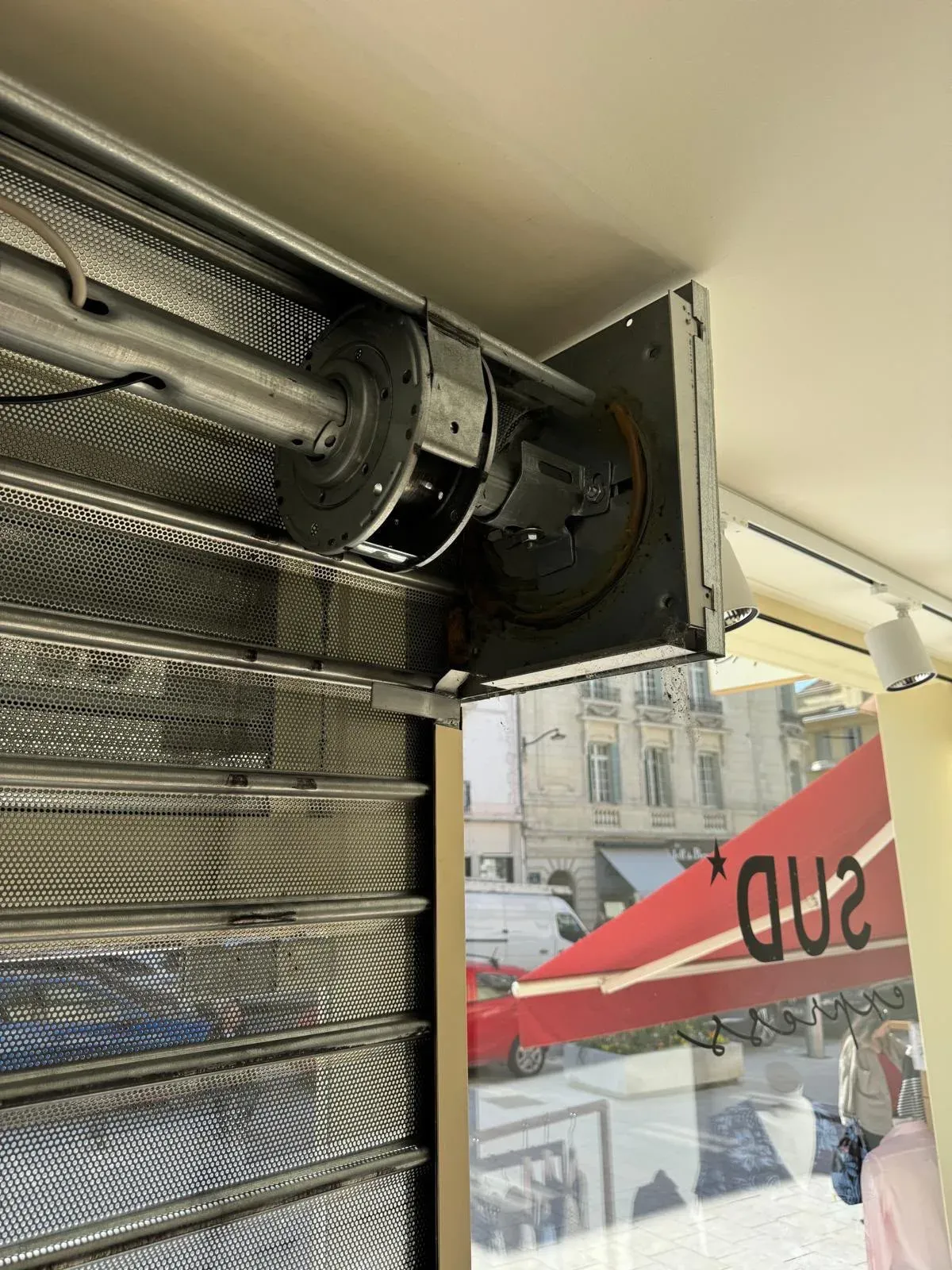 Motorisation de rideau métallique à Marseille 14
