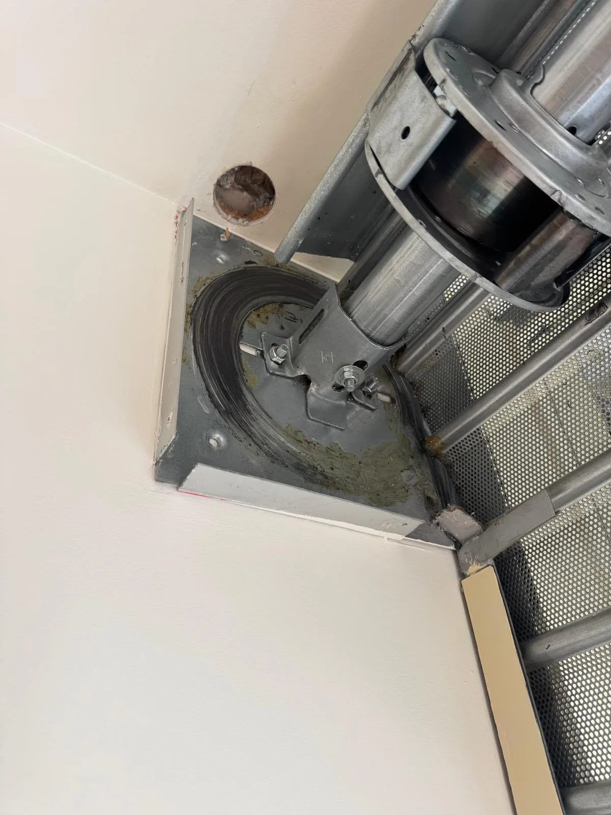 Motorisation de rideau métallique à Marseille 14