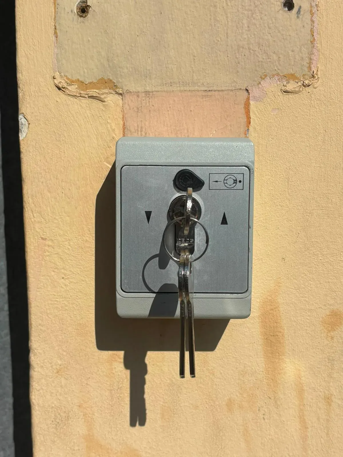 Motorisation de rideau métallique à Marseille 14