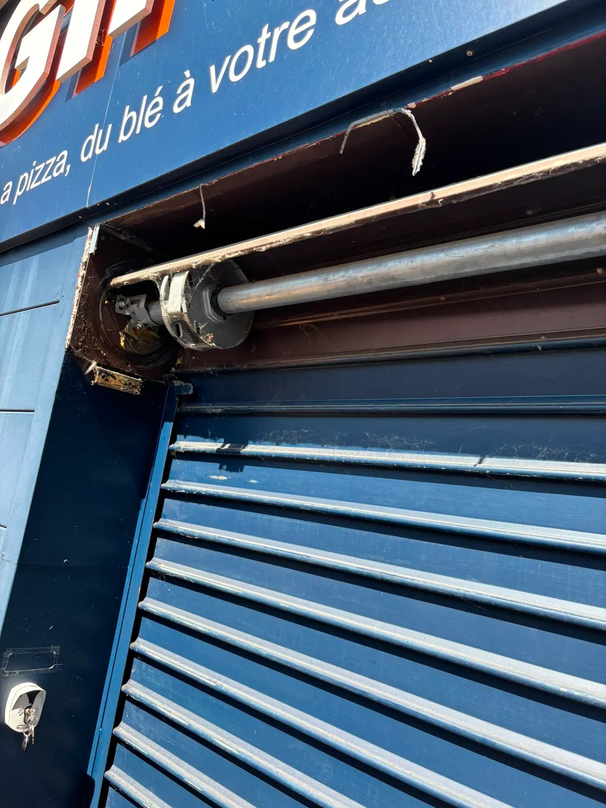 Réparation de rideau métallique à Marseille 14